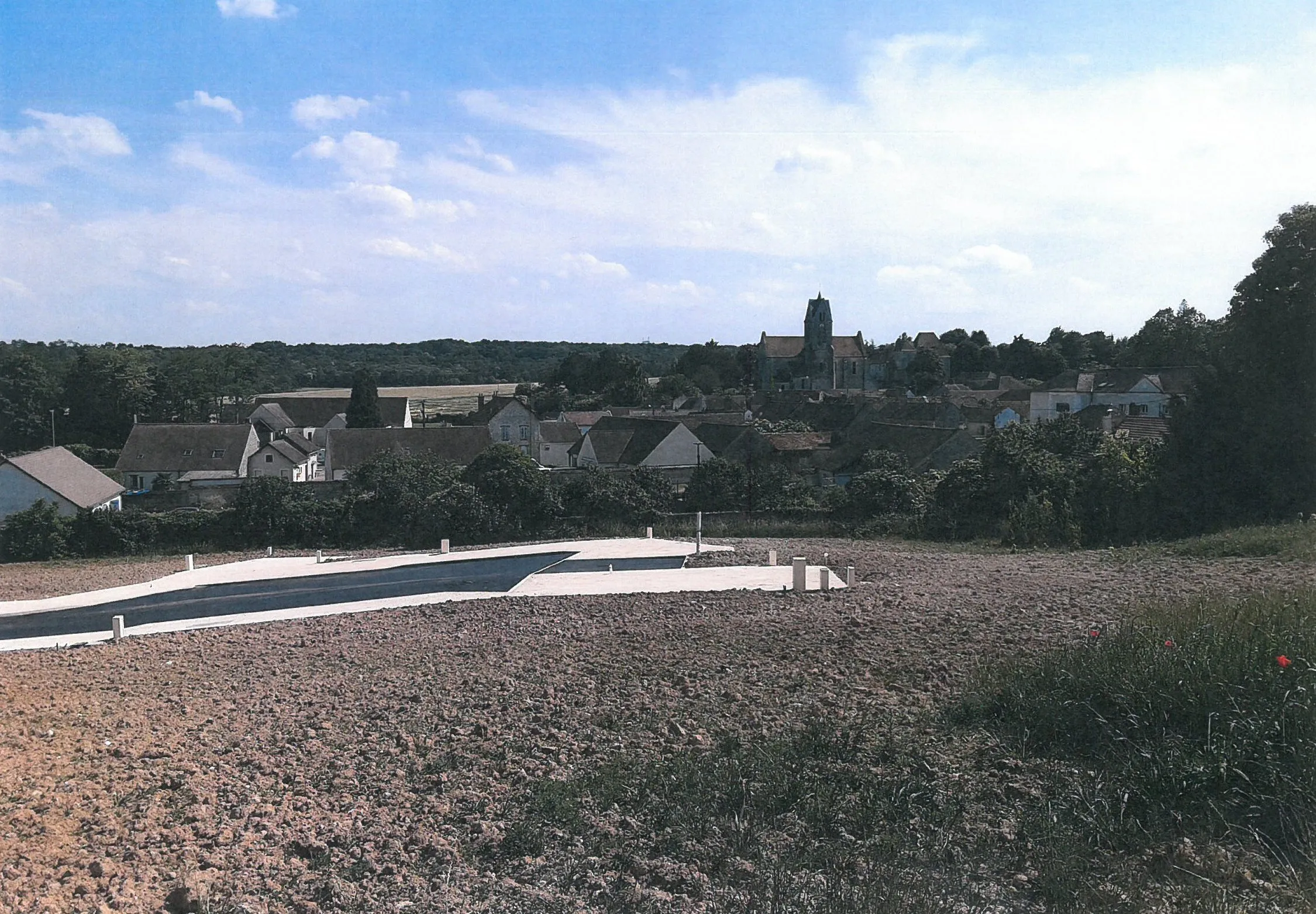 Vernou-la-Celle-sur-Seine, ZAC des Collinettes : les lots devant le village et son église